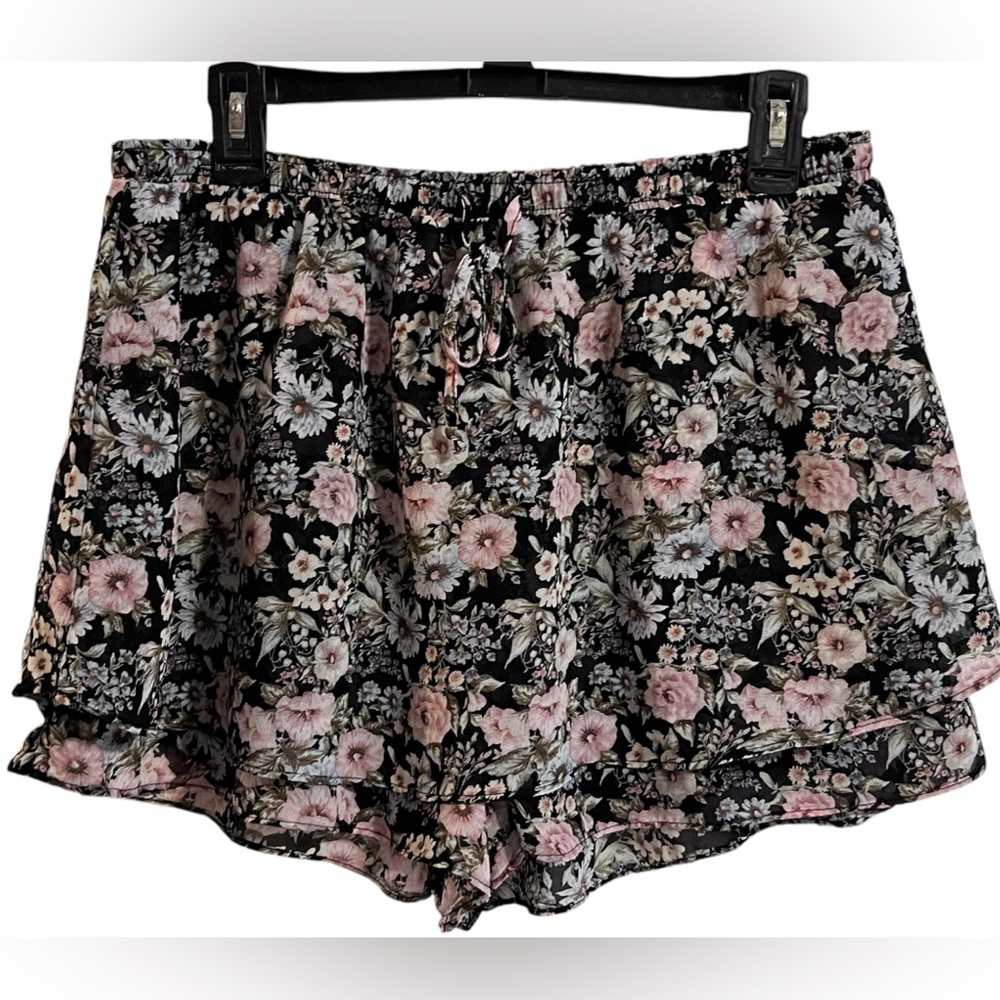 Traded* New! Francesca’s Black/Pink/Purple Floral Elastic Waist Flowy Shorts - Picture 1 of 5